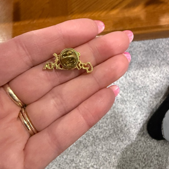 Best Grandma Gold Script Pin - Picture 4 of 6